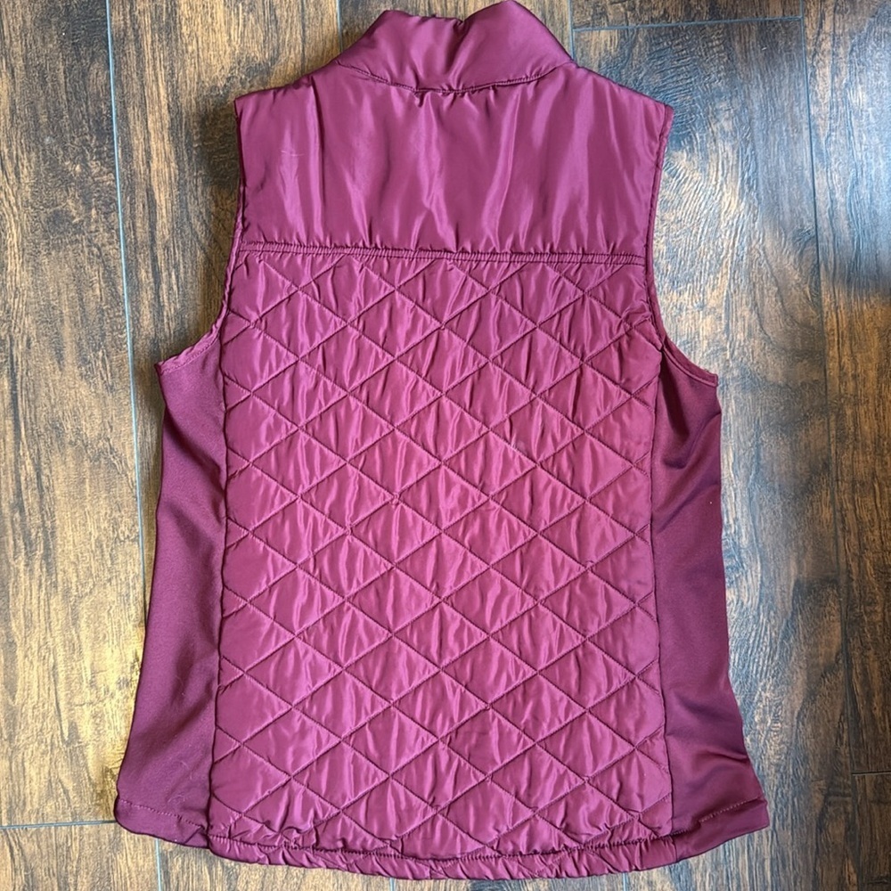 Maurices Quilted Zip-Up Vest Maroon size L (D4) - Picture 4 of 4